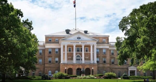 Guide to Big 10 Colleges: Comparing Academics, Admissions and Cost