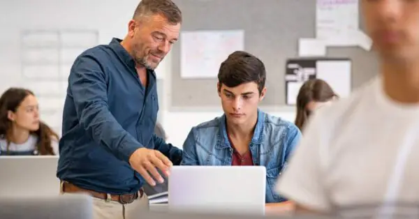 4 ></noscript> 2+2: The Case for a 4-year College vs. Community College/Transfer